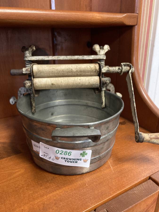 vintage wash tub with wringer